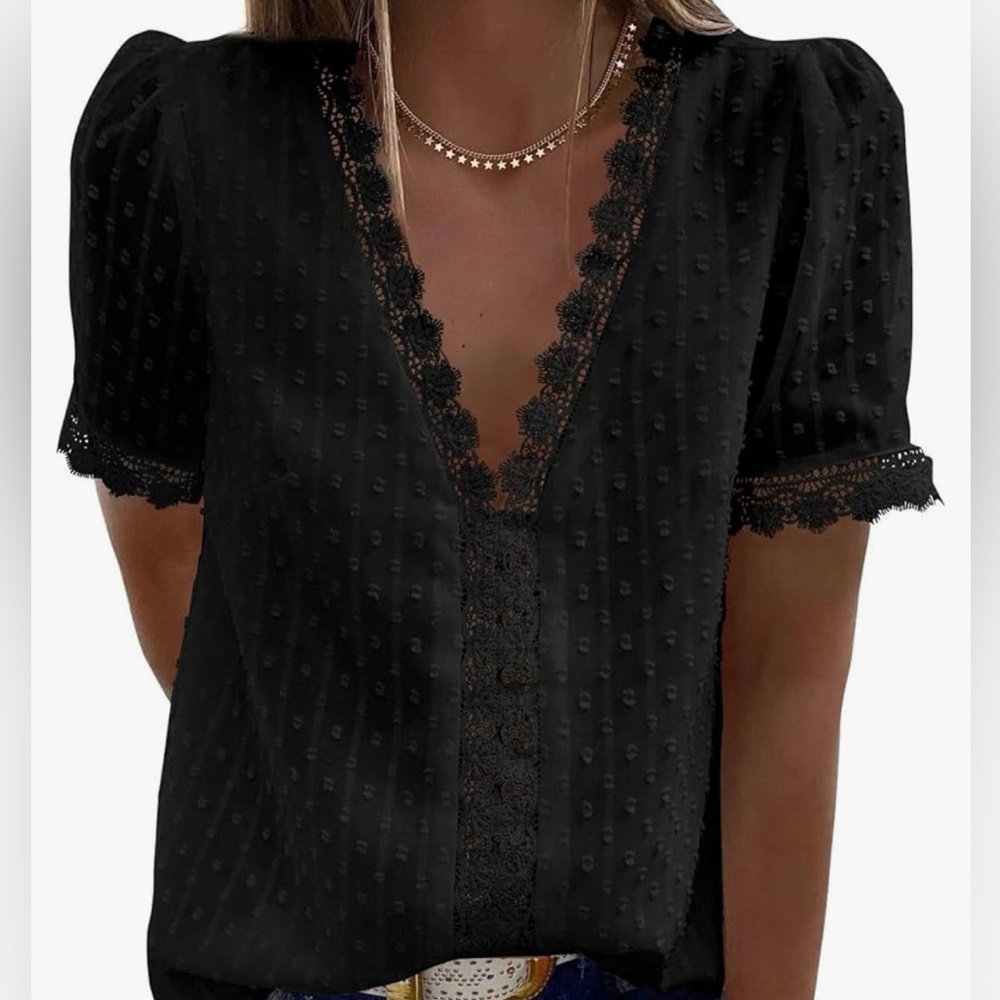 Dokotoo blouse size small in black.